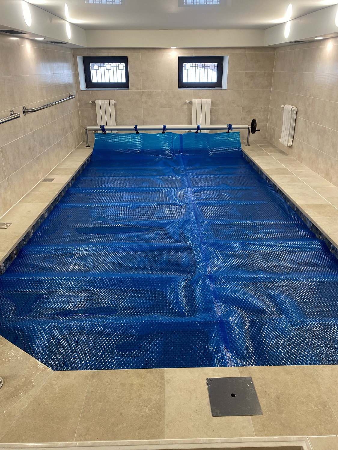 Отделка бетонной чаши бассейна мозаикой и монтаж оборудования №3